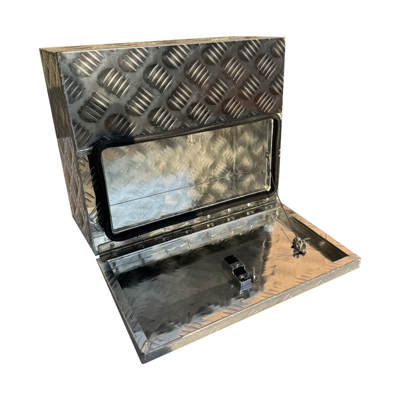 Custom checker plate under tray toolbox