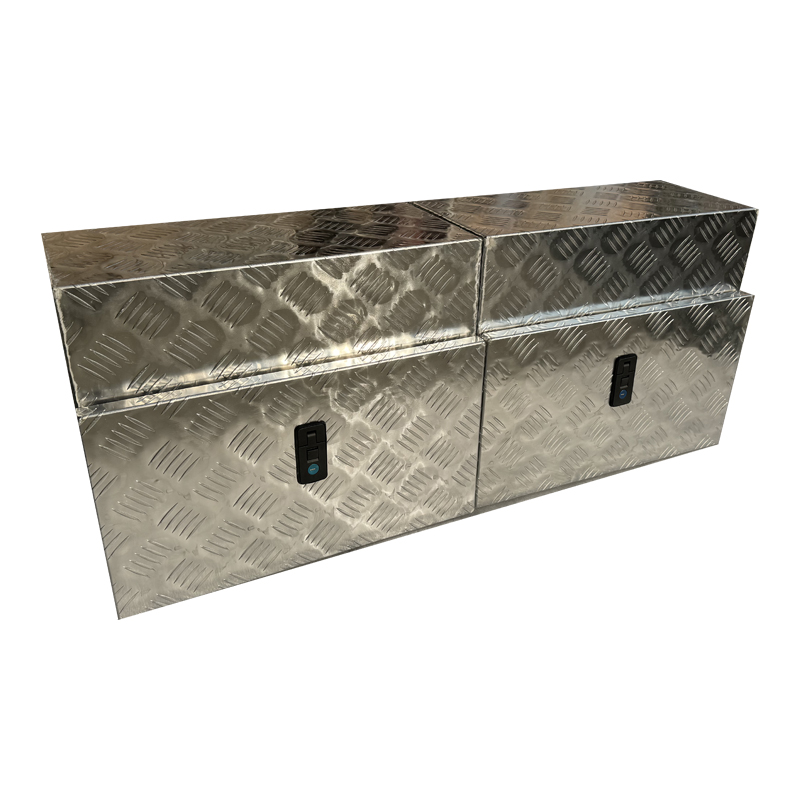 Custom checker plate under tray toolbox